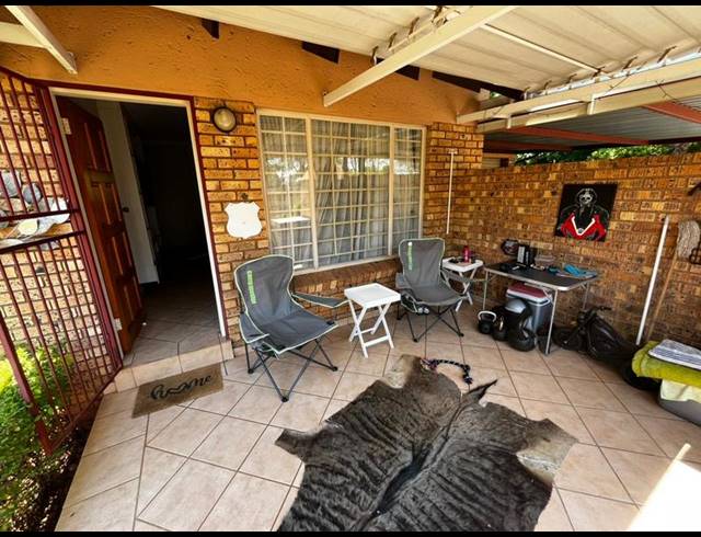 2 BEDROOM TOWNHOUSE FOR SALE IN MAGALIESKRUIN